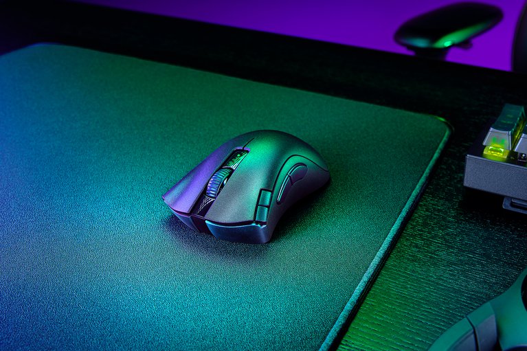 Razer DeathAdder V3 - Ergonomic Wired Gaming Mouse - FRML Packaging